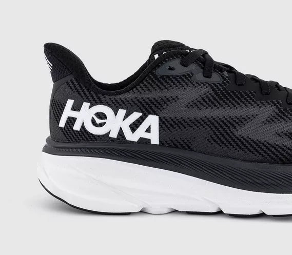 HOKA Clifton 9 Trainers – Black / White
