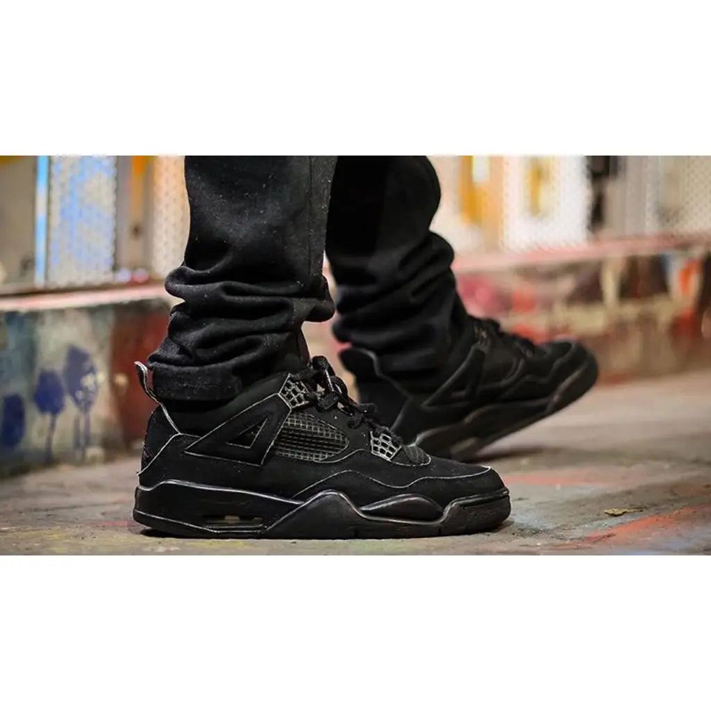 Air Jordan 4 Black Cat – Sleek All-Black Classic Silhouette