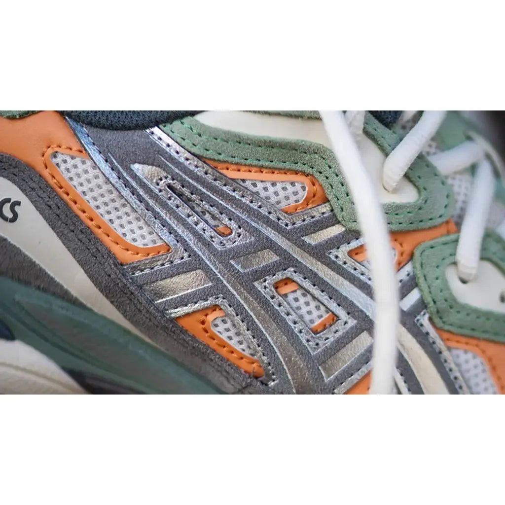 ASICS GEL-NYC Sneakers – Cream / Clay Grey