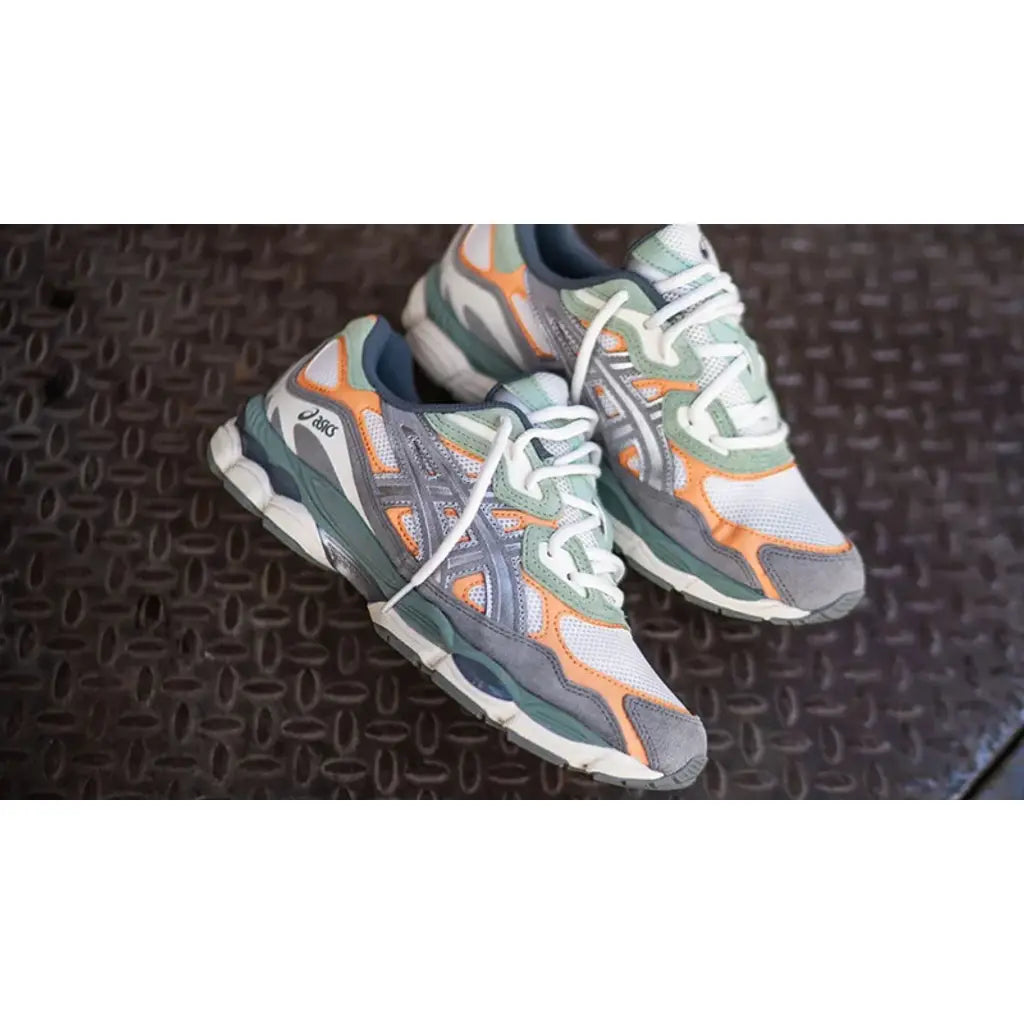 ASICS GEL-NYC Sneakers – Cream / Clay Grey