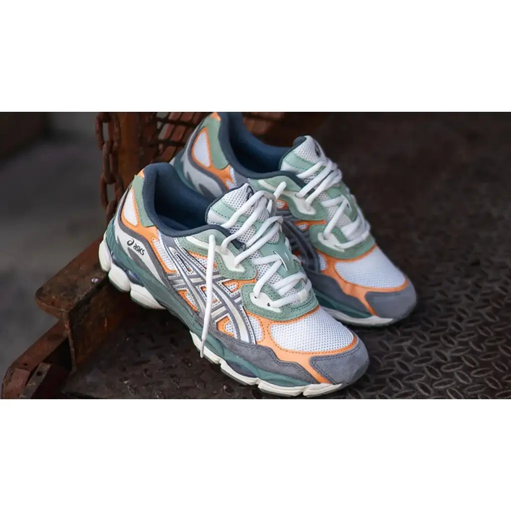 ASICS GEL-NYC Sneakers – Cream / Clay Grey
