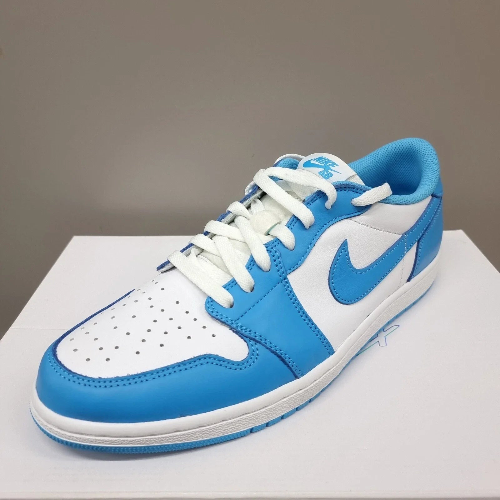 Nike SB x Air Jordan 1 Low QS “UNC” Trainers – University Blue Skate Shoes