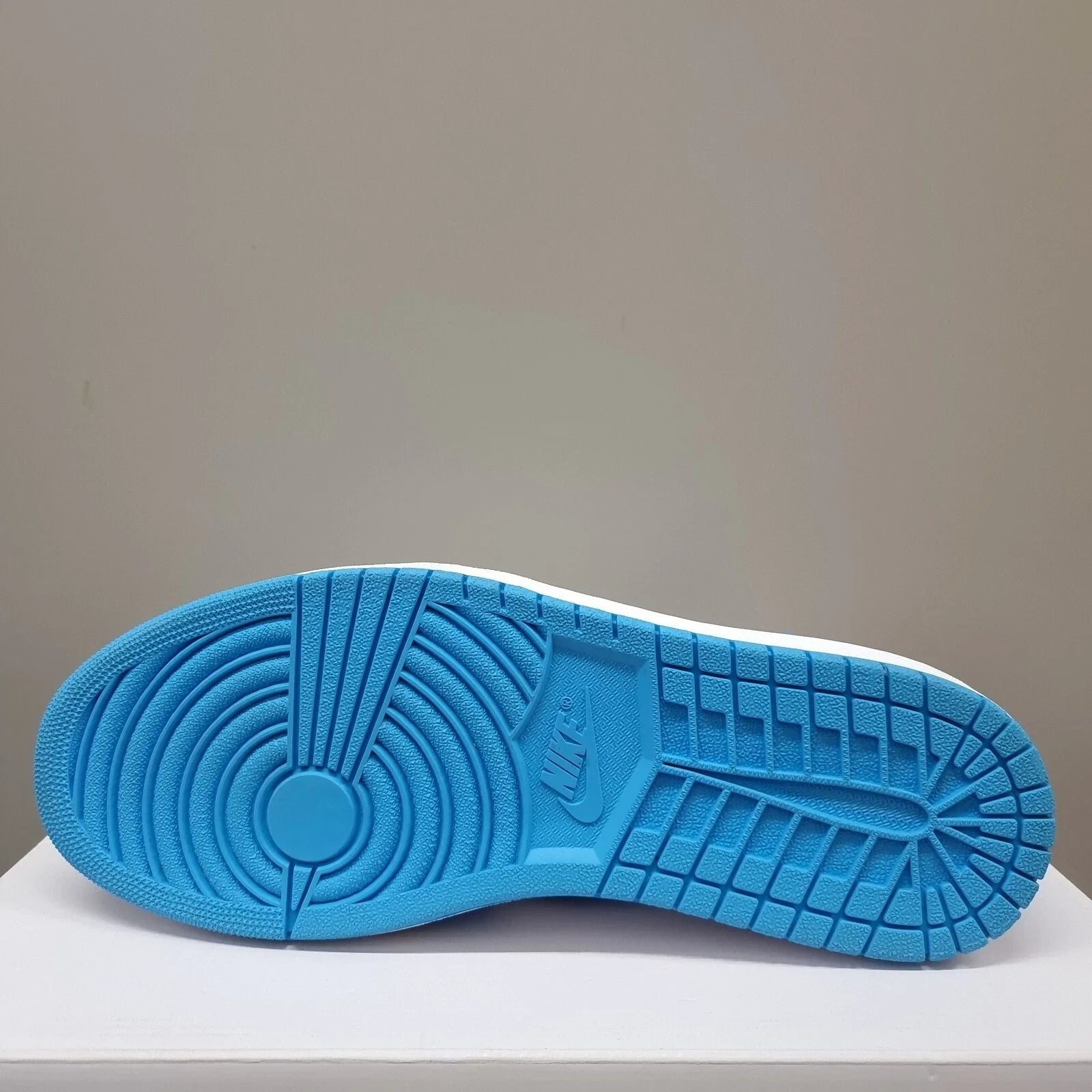 Nike SB x Air Jordan 1 Low QS “UNC” Trainers – University Blue Skate Shoes